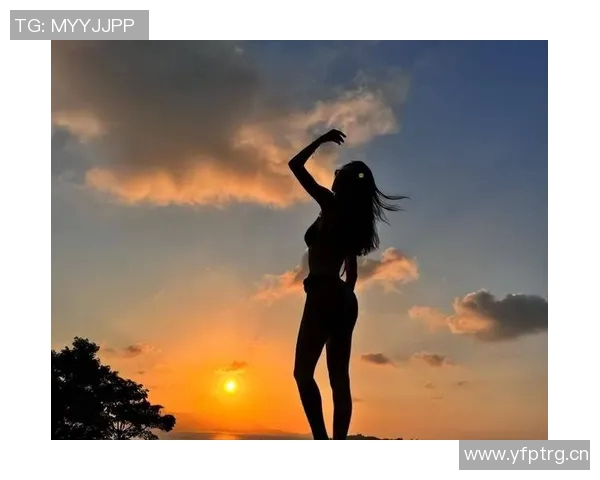 比基尼风潮引领夏季时尚潮流，展现自信与自由的完美结合